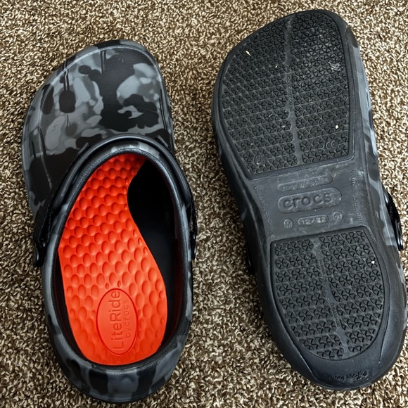BISTRO LITERIDE™ SLIP RESISTANT WORK CROCS - Picture 2 of 3